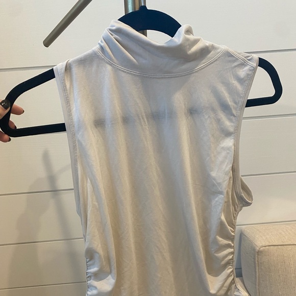 Lululemon see the horizon tank - Picture 3 of 6